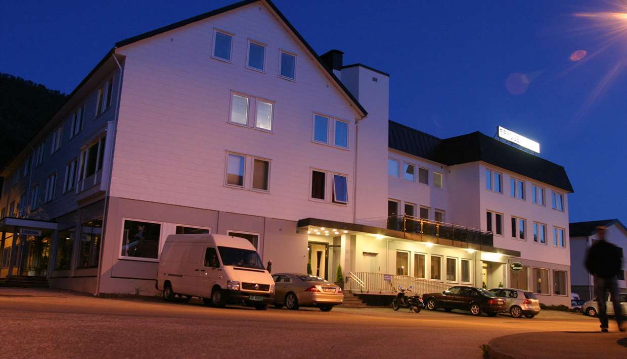 Nordfjord Hotell - Bryggen Nordfjordeid Exteriör bild