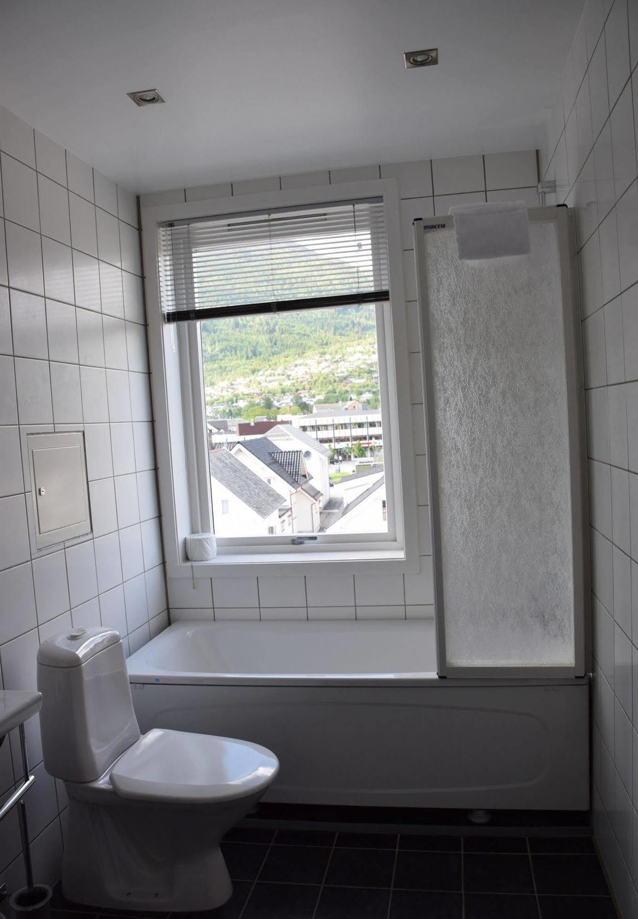 Nordfjord Hotell - Bryggen Nordfjordeid Exteriör bild