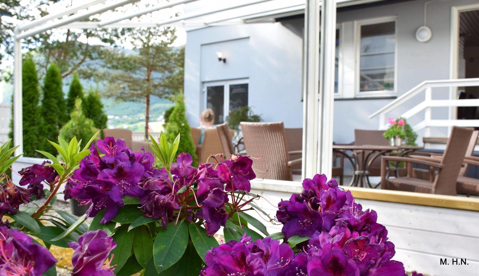 Nordfjord Hotell - Bryggen Nordfjordeid Exteriör bild